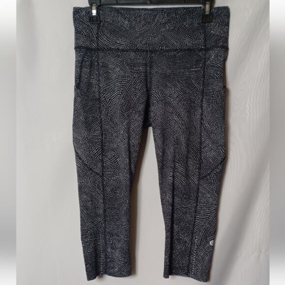 lululemon athletica Pants - Lululemon Blue and Grey Nulux Fabric Crop Legging With Cut Out Hem.10
